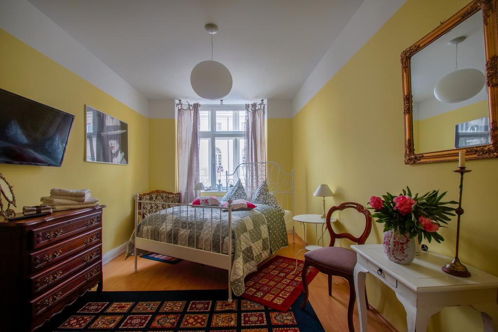Cafe 28 & Pension Am Markt Висмар Экстерьер фото