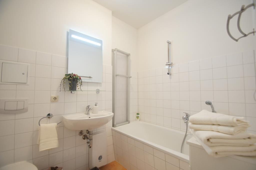 Cafe 28 & Pension Am Markt Висмар Экстерьер фото