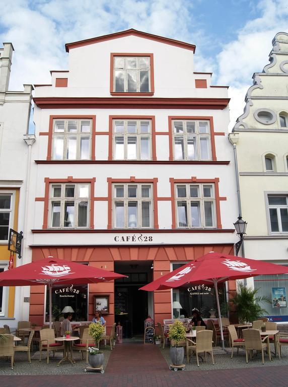 Cafe 28 & Pension Am Markt Висмар Экстерьер фото