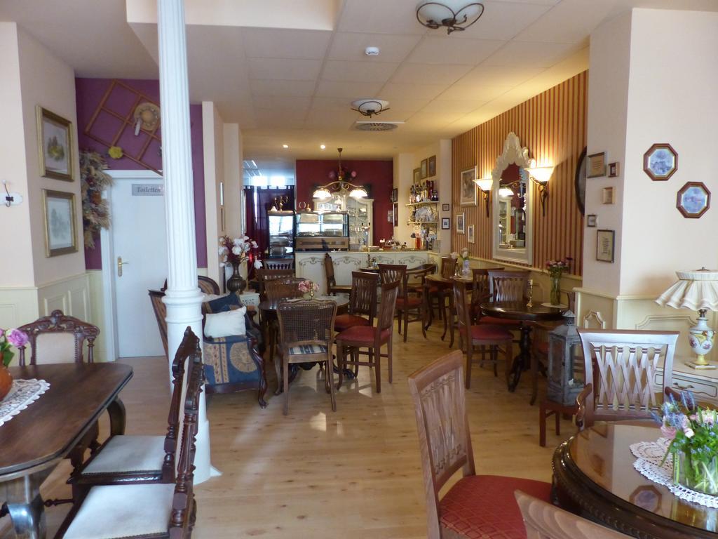Cafe 28 & Pension Am Markt Висмар Экстерьер фото