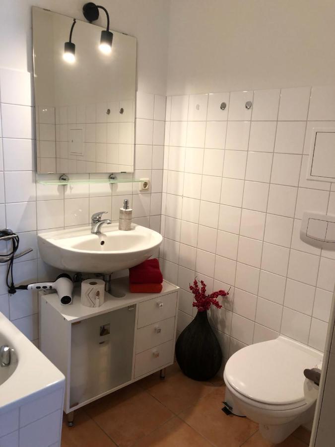 Cafe 28 & Pension Am Markt Висмар Экстерьер фото