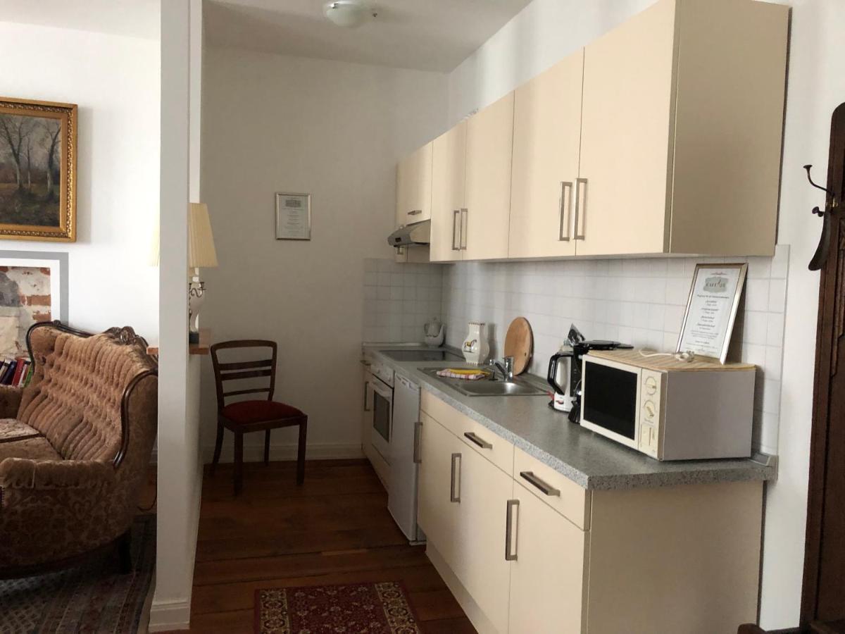Cafe 28 & Pension Am Markt Висмар Экстерьер фото