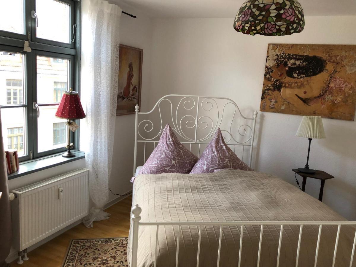 Cafe 28 & Pension Am Markt Висмар Экстерьер фото